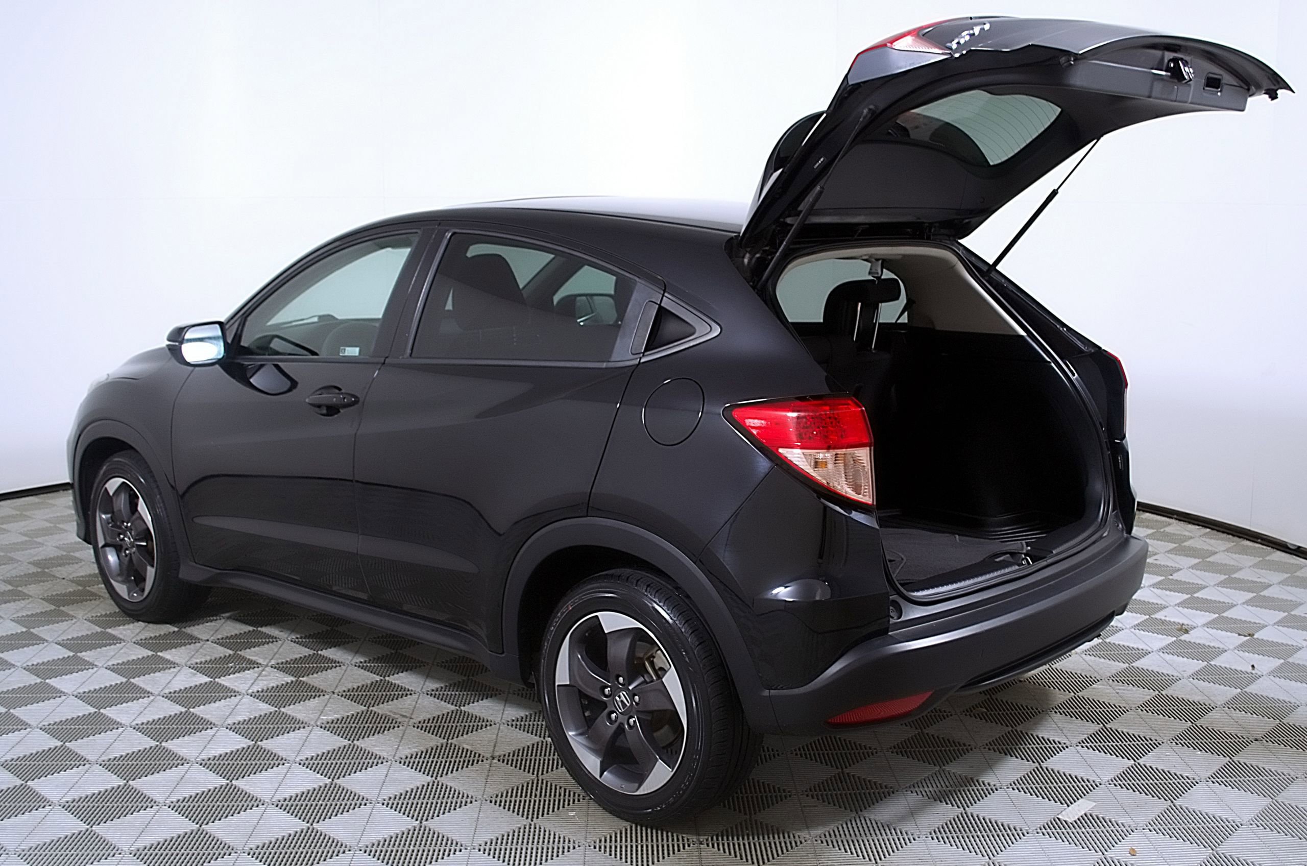 Used 2018 Honda HR-V EX image 10