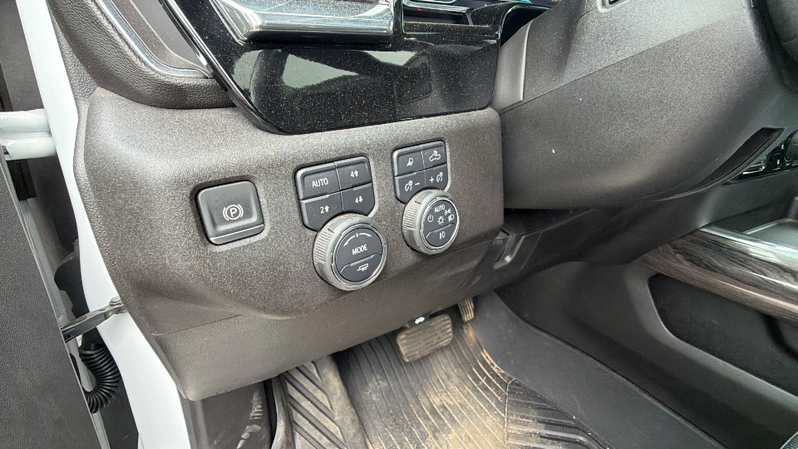 Used 2025 Chevrolet Silverado 2500 LTZ w/ Trail Boss Package AWD/4WD image 25