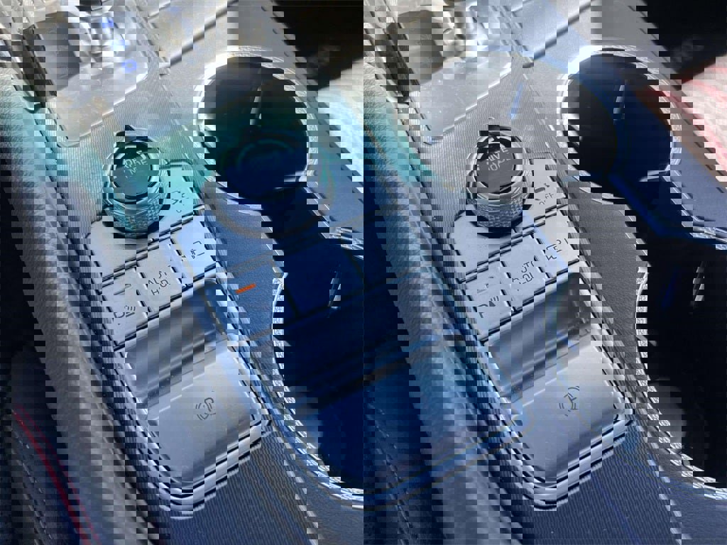 Used 2025 Genesis G70 2.5T w/ Sport Prestige Package image 28