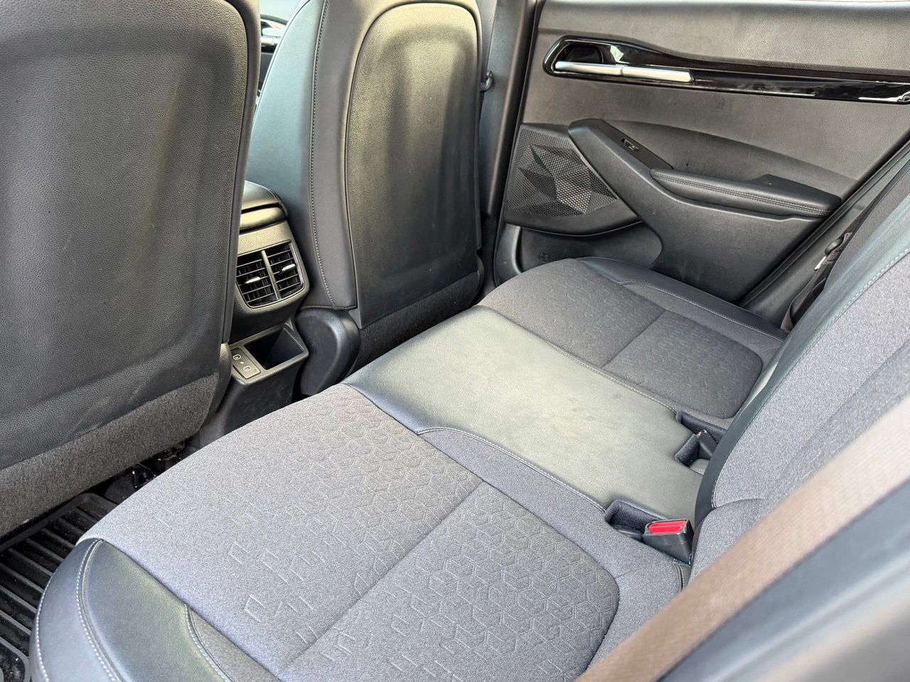 Used 2025 Kia Seltos S FWD image 30