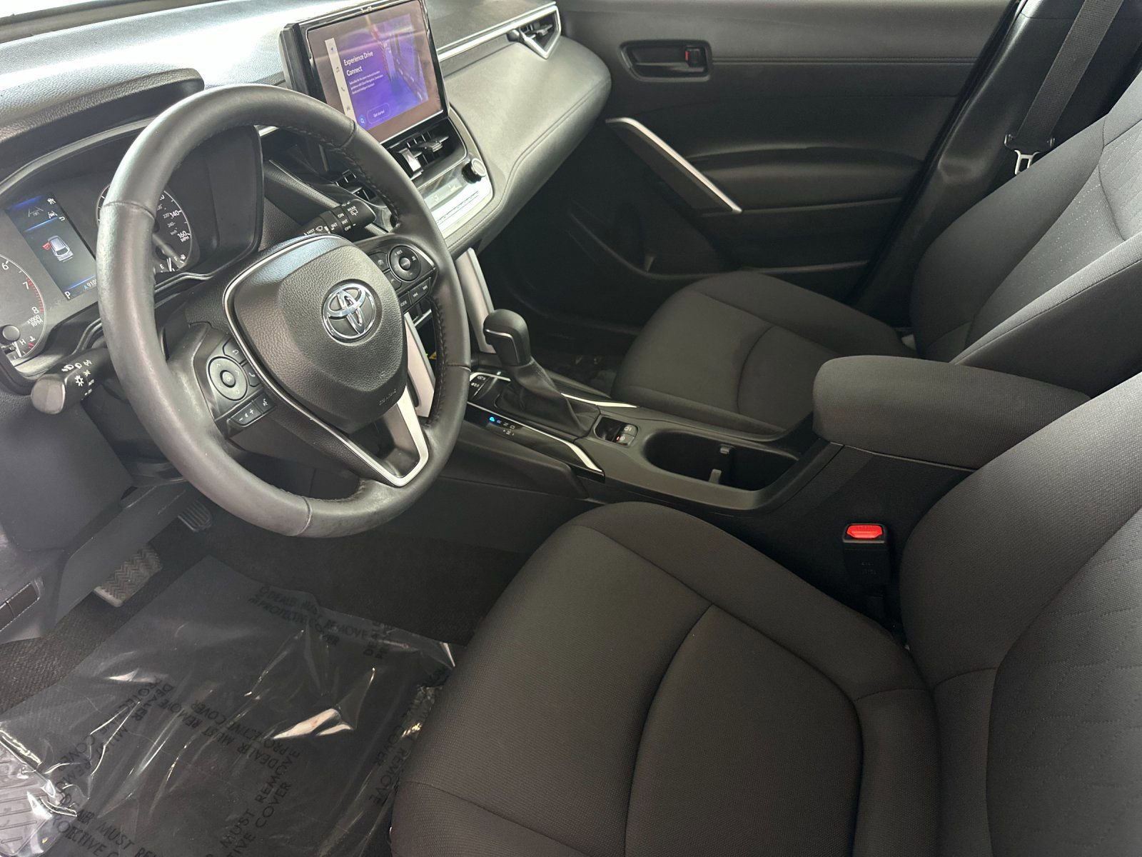 Used 2023 Toyota Corolla Cross LE AWD/4WD image 9