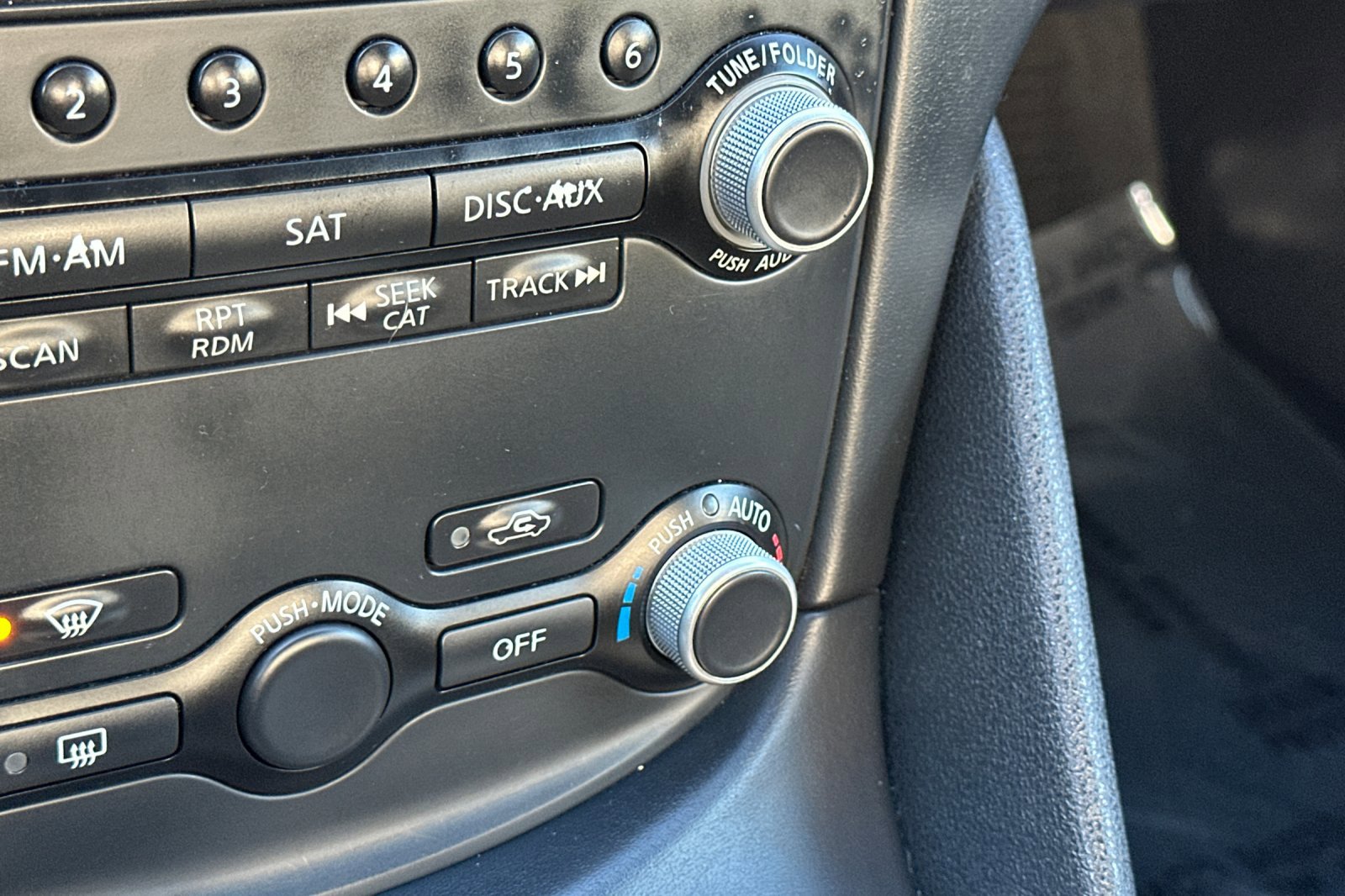 Used 2014 Nissan 370Z Touring w/ Sport Package image 29