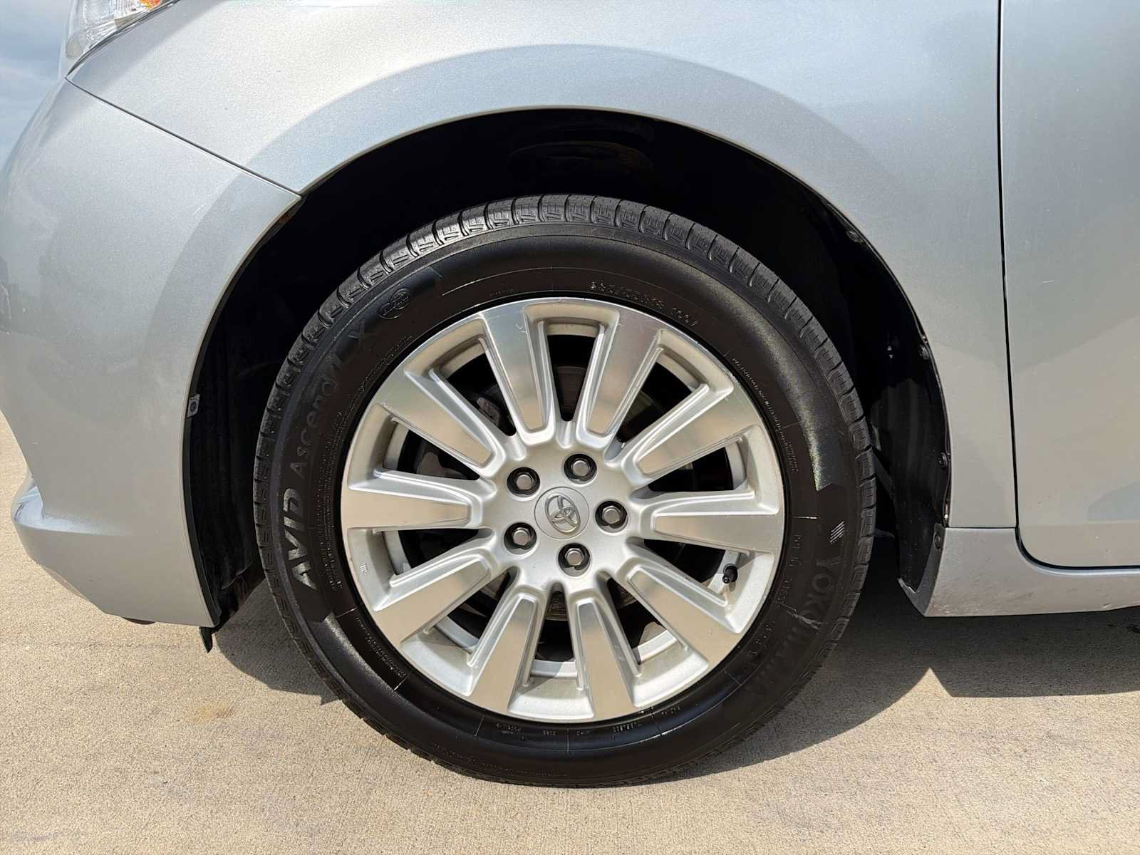 Used 2017 Toyota Sienna XLE AWD/4WD image 10