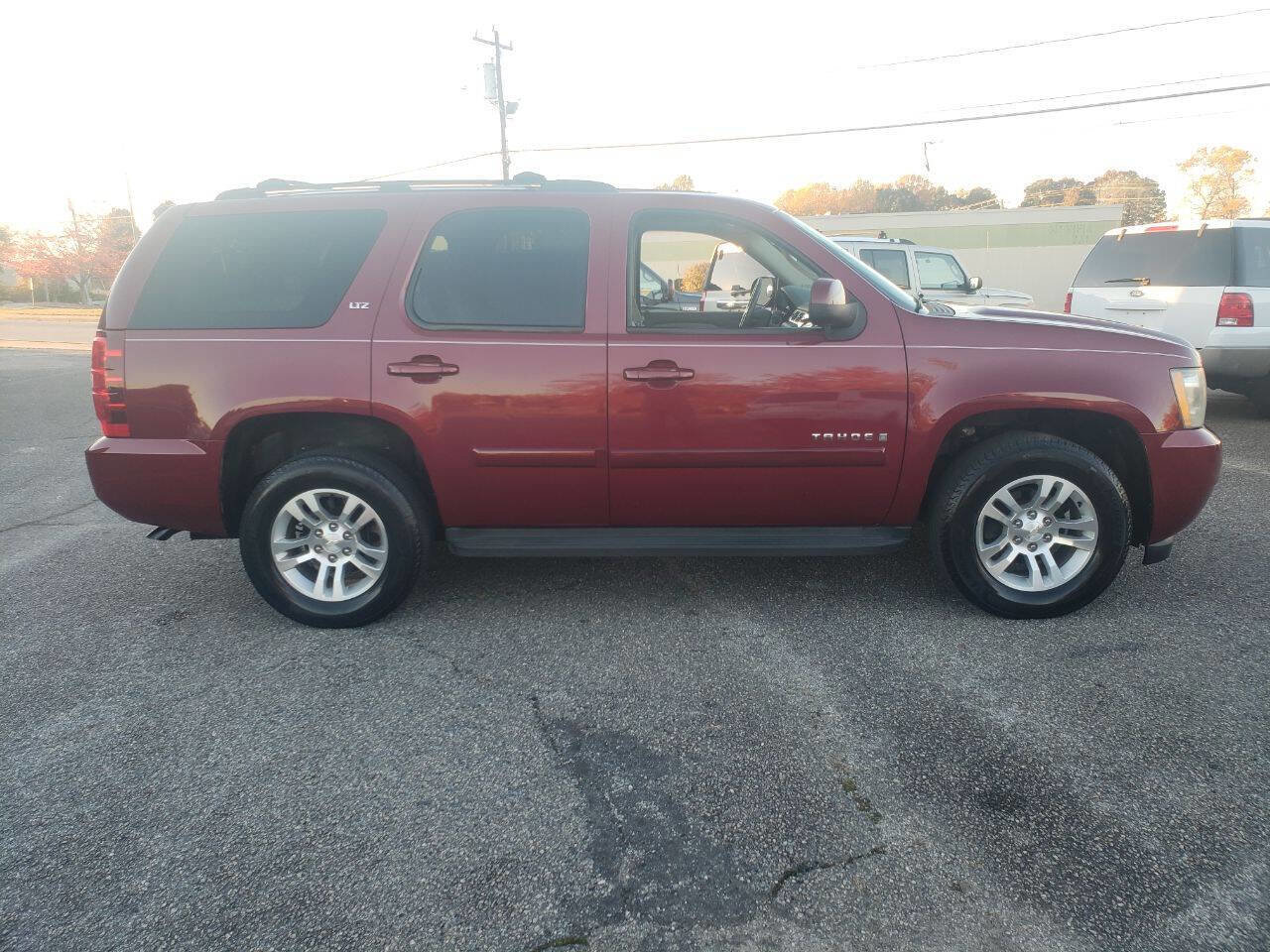 Used 2007 Chevrolet Tahoe LTZ w/ LTZ Preferred Equipment Group image 2