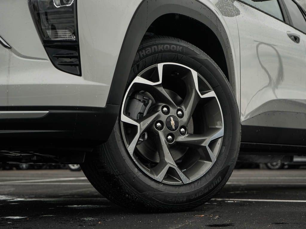 New 2026 Chevrolet Trax LT w/ LT Convenience Package FWD image 6