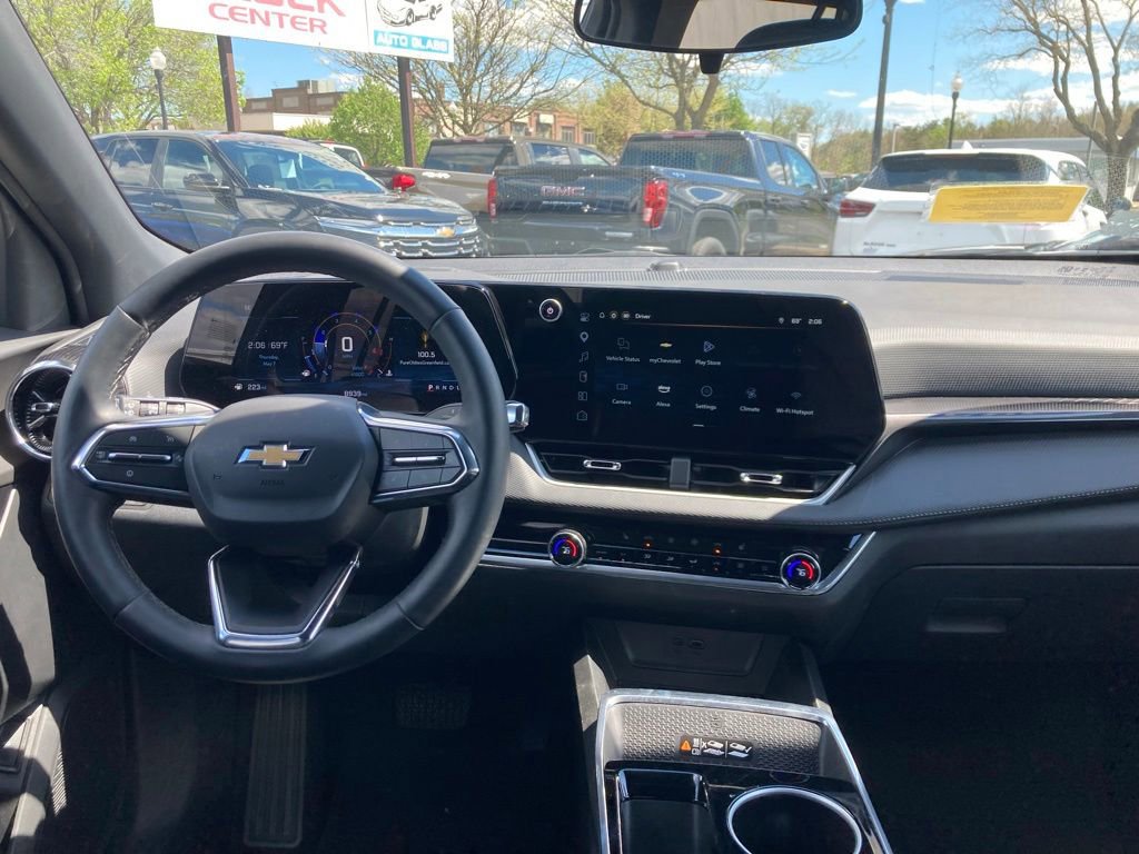 Used 2025 Chevrolet Equinox LT w/ Convenience Package II FWD image 11