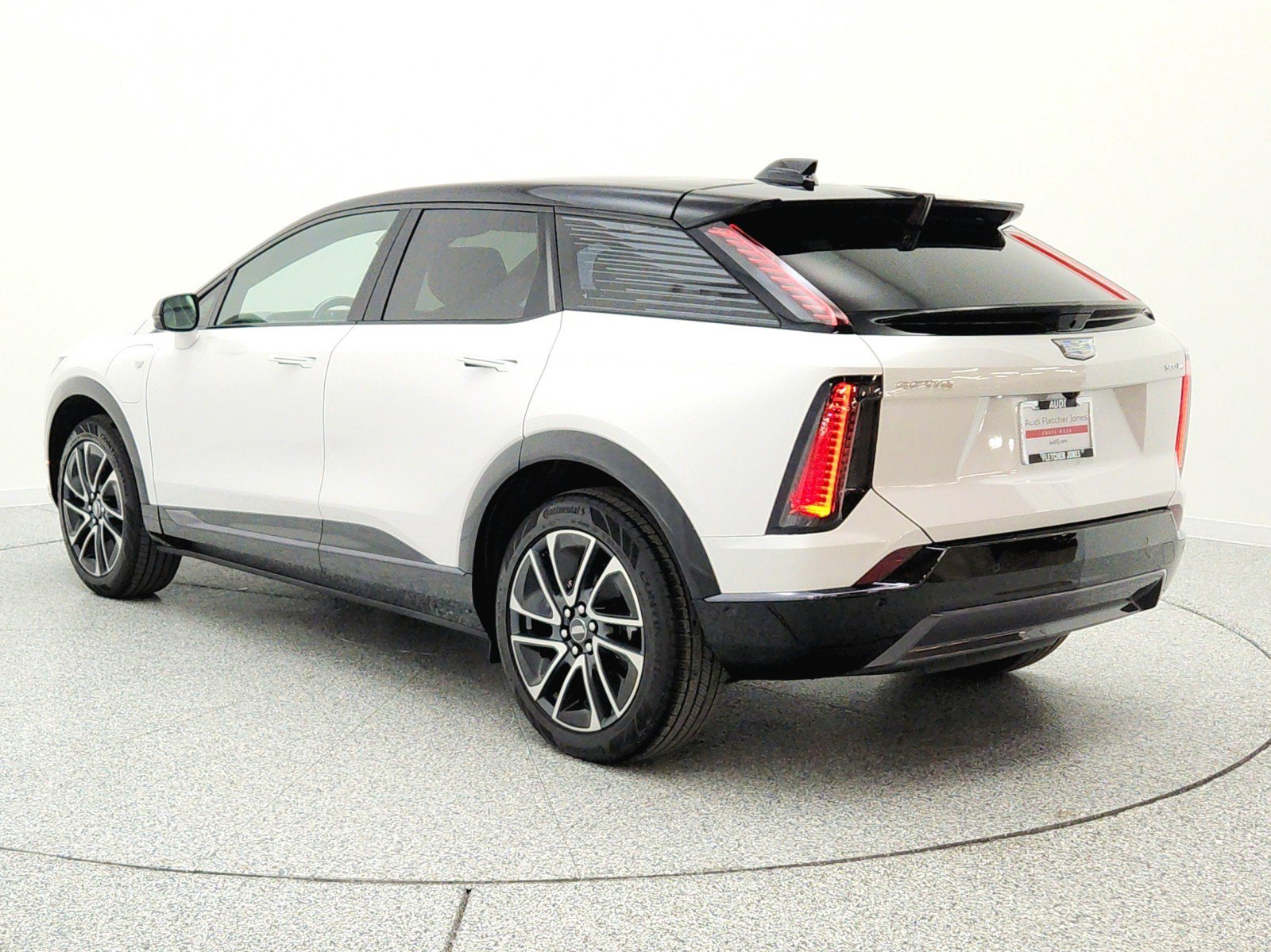 Used 2025 Cadillac Optiq Sport 1 w/ LPO, Floor Liner Package AWD/4WD image 7