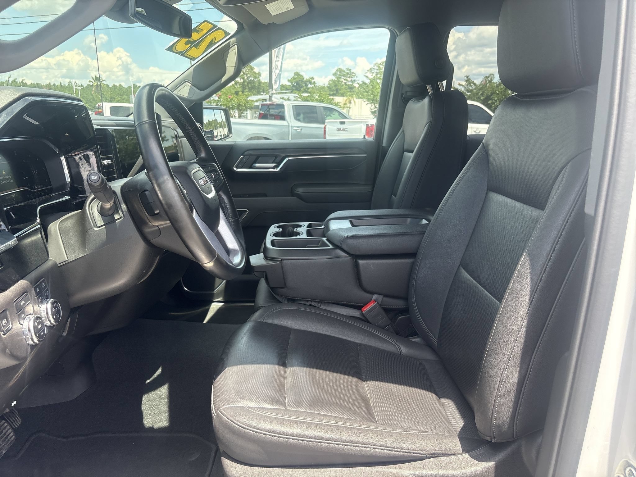 Used 2025 GMC Sierra 1500 SLT AWD/4WD image 7