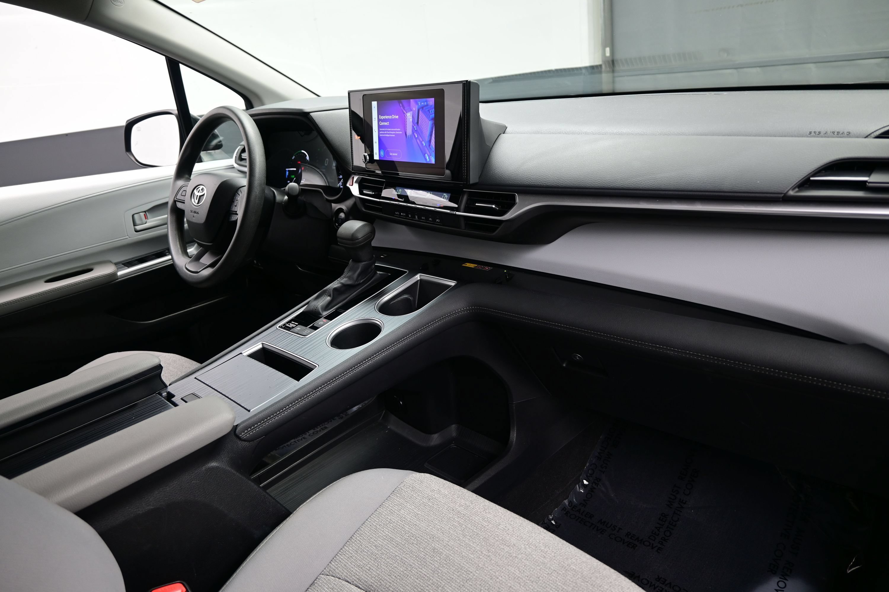Used 2025 Toyota Sienna LE FWD image 15