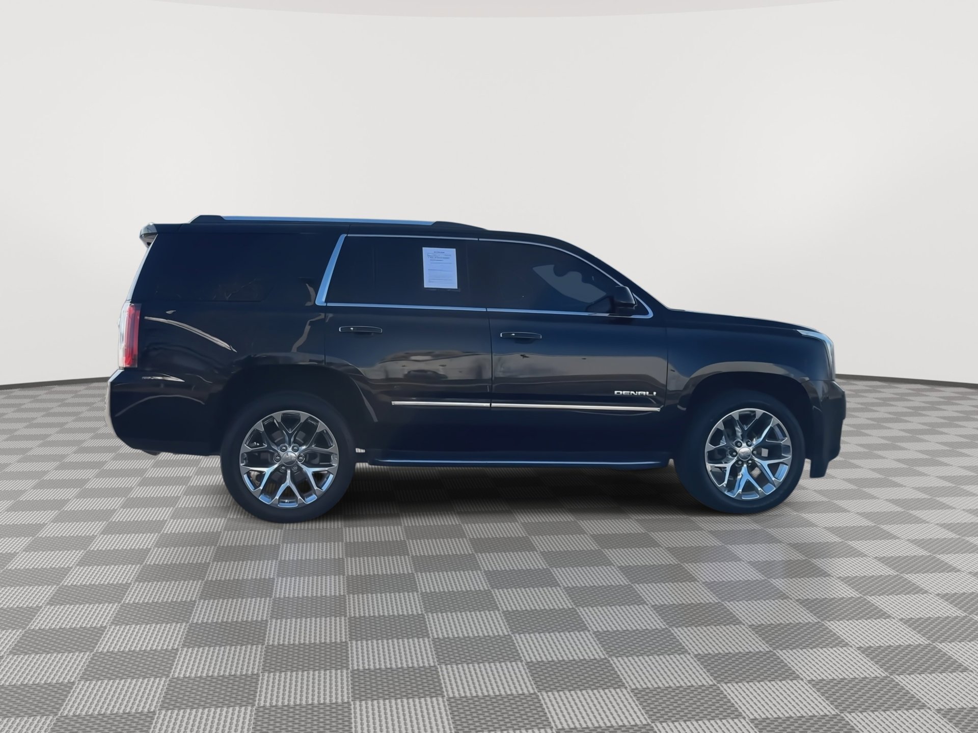 Used 2018 GMC Yukon Denali w/ Open Road Package AWD/4WD image 9
