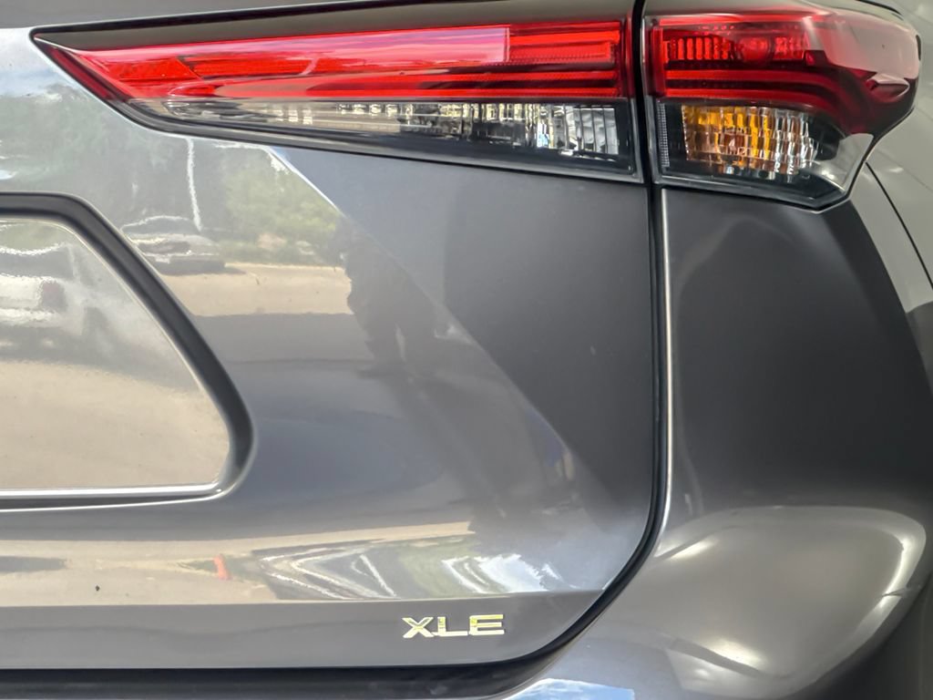 Used 2023 Toyota Highlander XLE FWD image 26