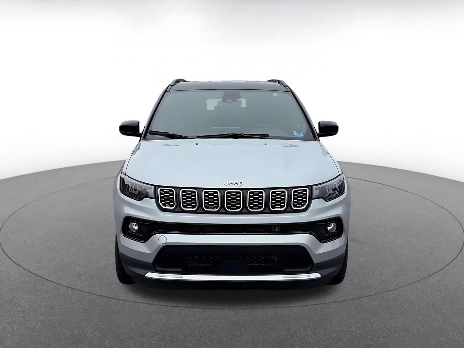 Used 2025 Jeep Compass Limited AWD/4WD image 4