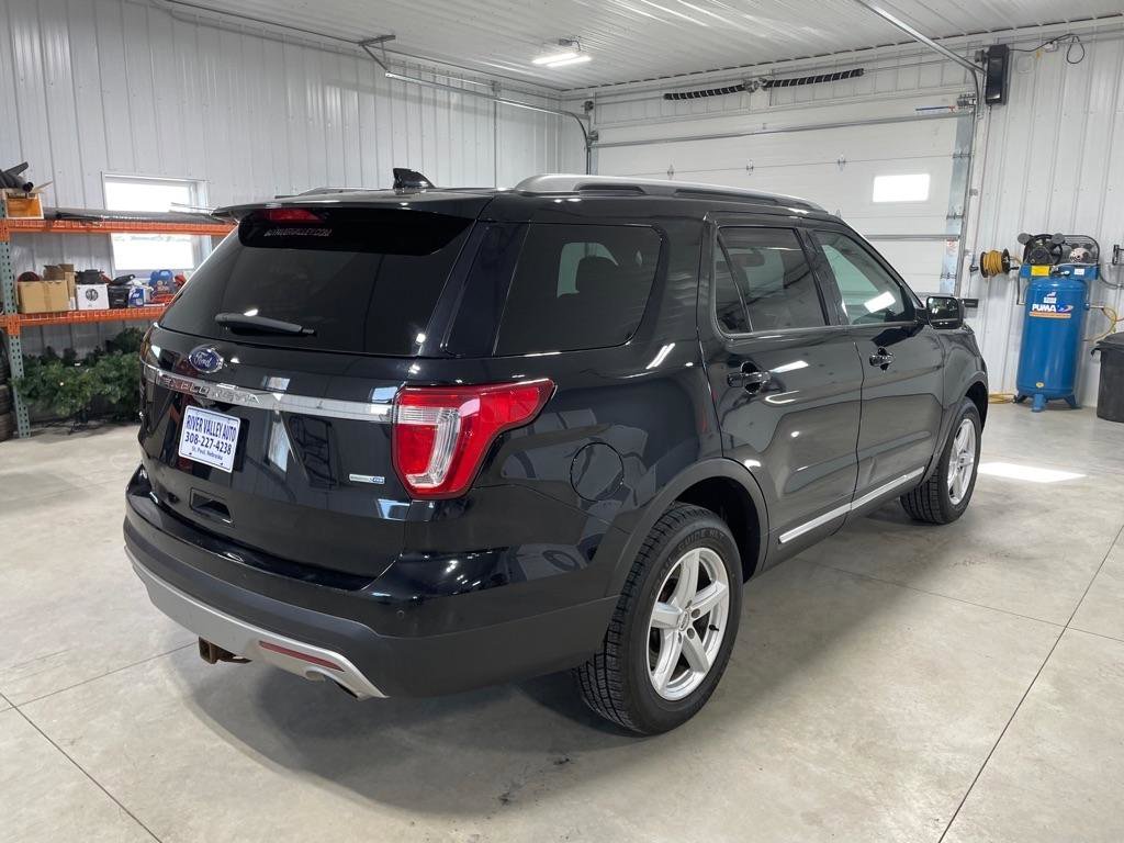 Used 2017 Ford Explorer XLT w/ Equipment Group 202A image 7