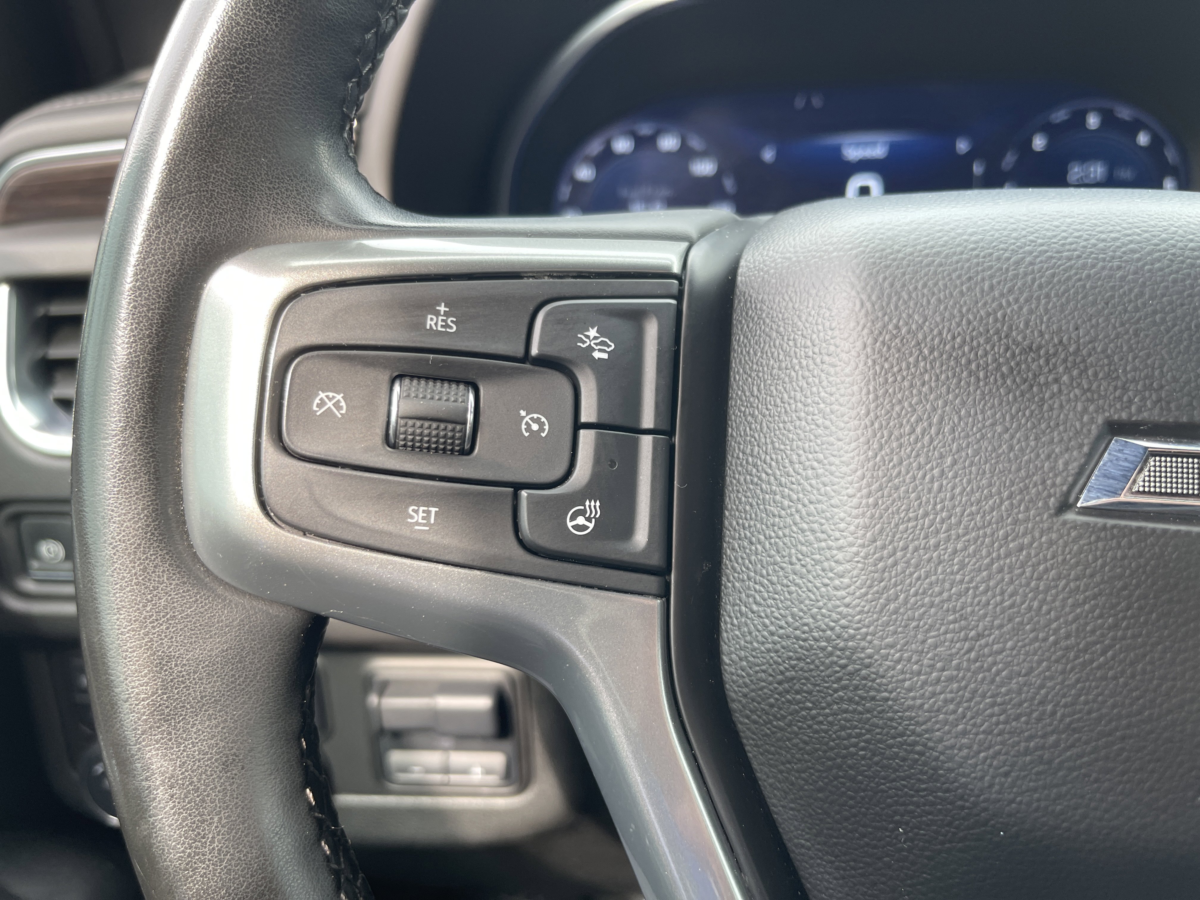 Used 2024 Chevrolet Tahoe Z71 w/ Luxury Package AWD/4WD image 18