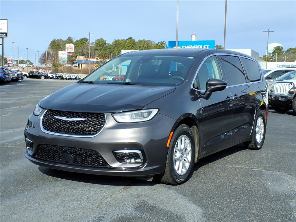 Used 2023 Chrysler Pacifica Touring-L image 1