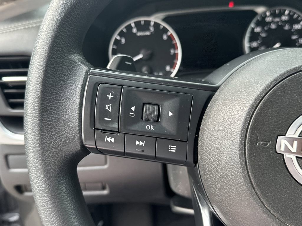 Used 2023 Nissan Rogue S FWD image 19