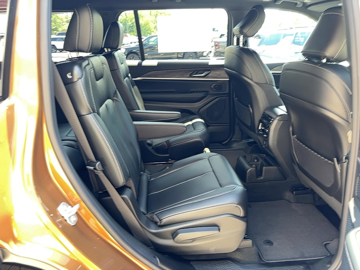 New 2026 Jeep Grand Cherokee L Limited w/ Limited Altitude Package AWD/4WD image 7