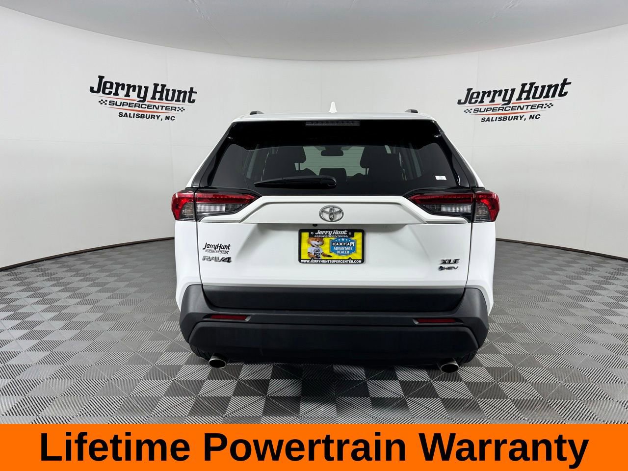 Used 2025 Toyota RAV4 XLE AWD/4WD image 8