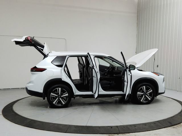 Used 2025 Nissan Rogue SL image 16