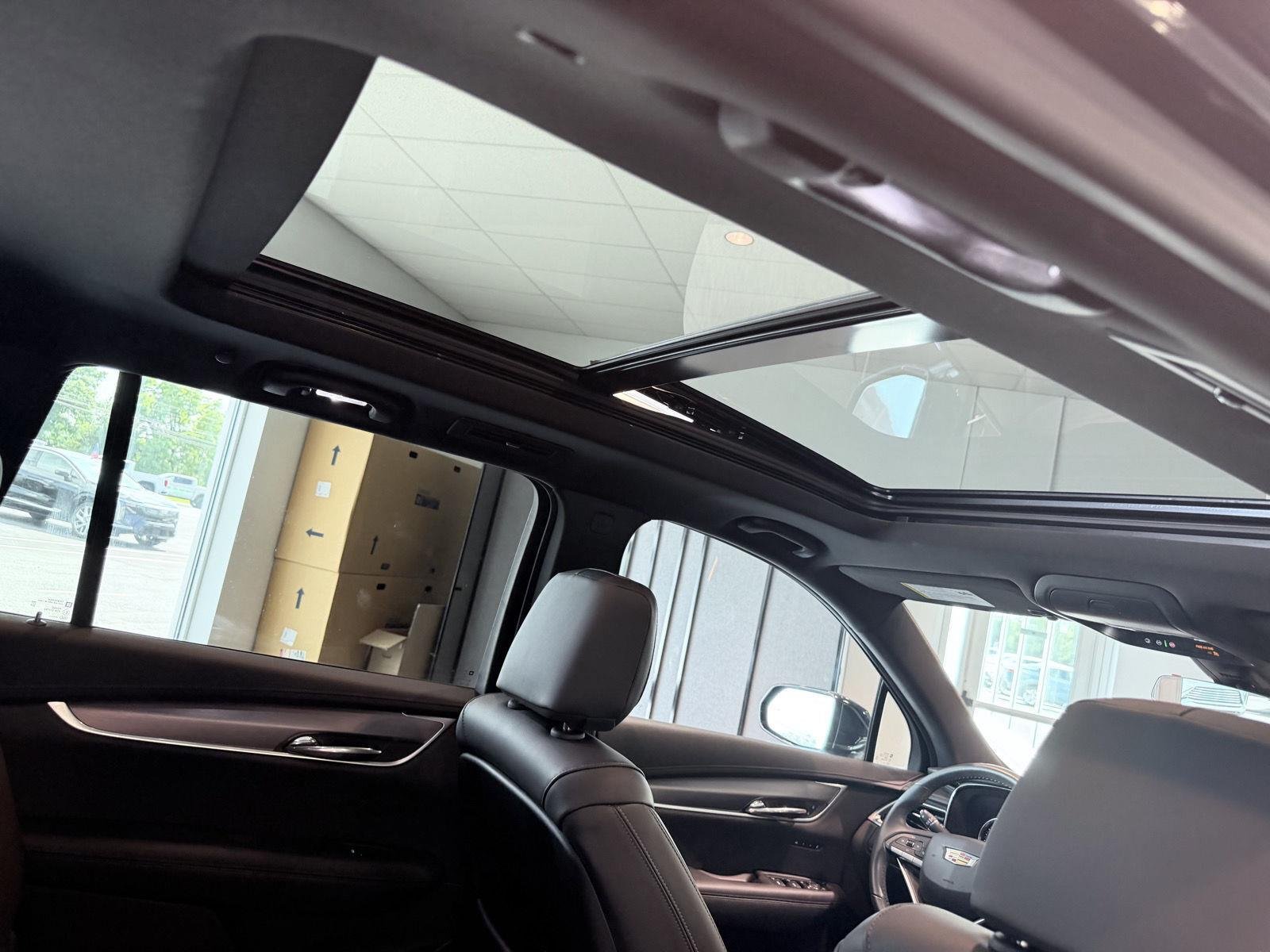 Certified 2024 Cadillac XT6 Luxury w/ LPO, Floor Liner Package AWD/4WD image 24