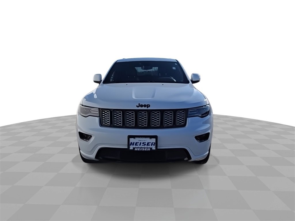 Used 2020 Jeep Grand Cherokee Altitude image 3