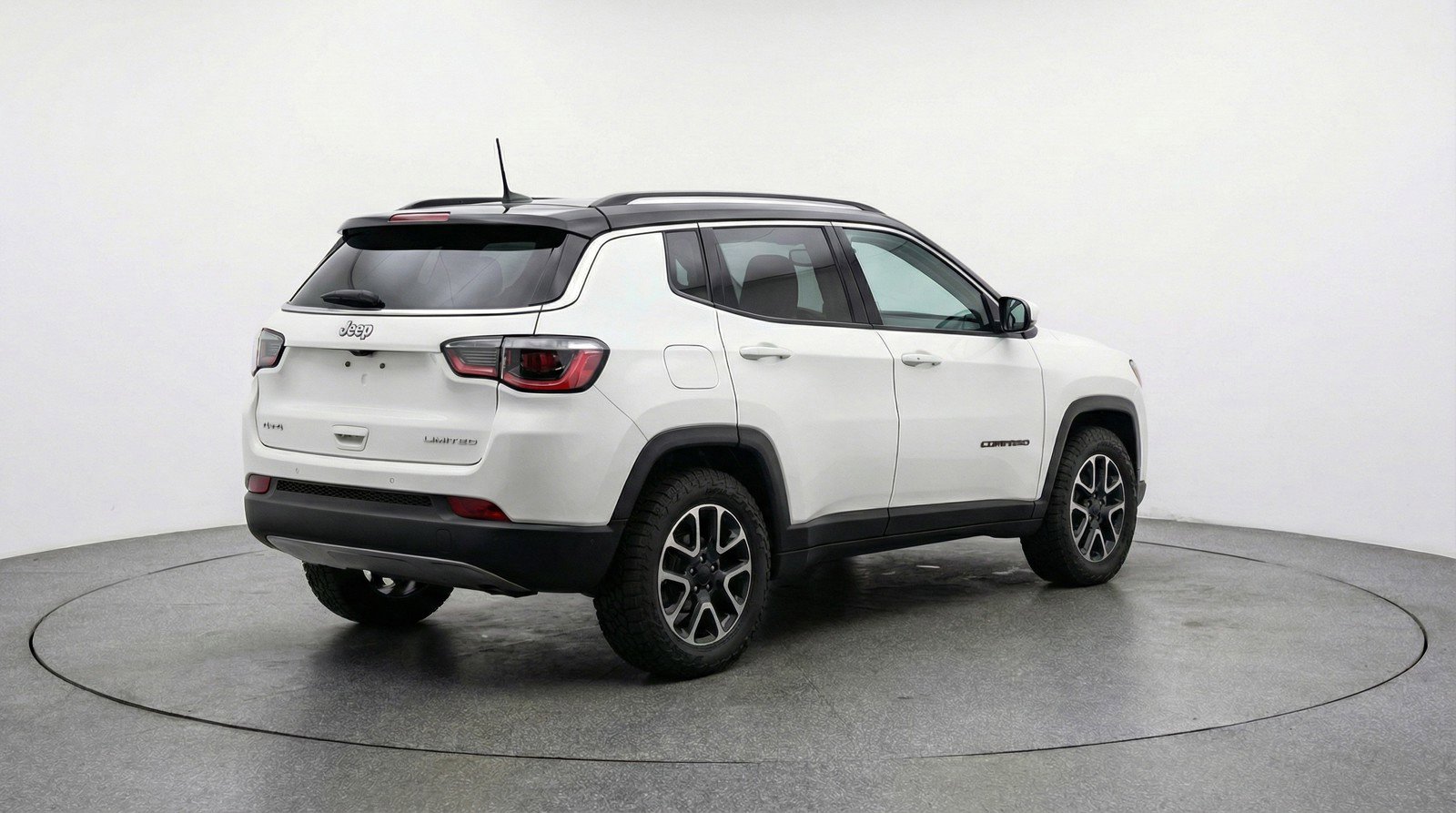 Used 2025 Jeep Compass Trailhawk w/ Trailer Tow Group AWD/4WD image 9