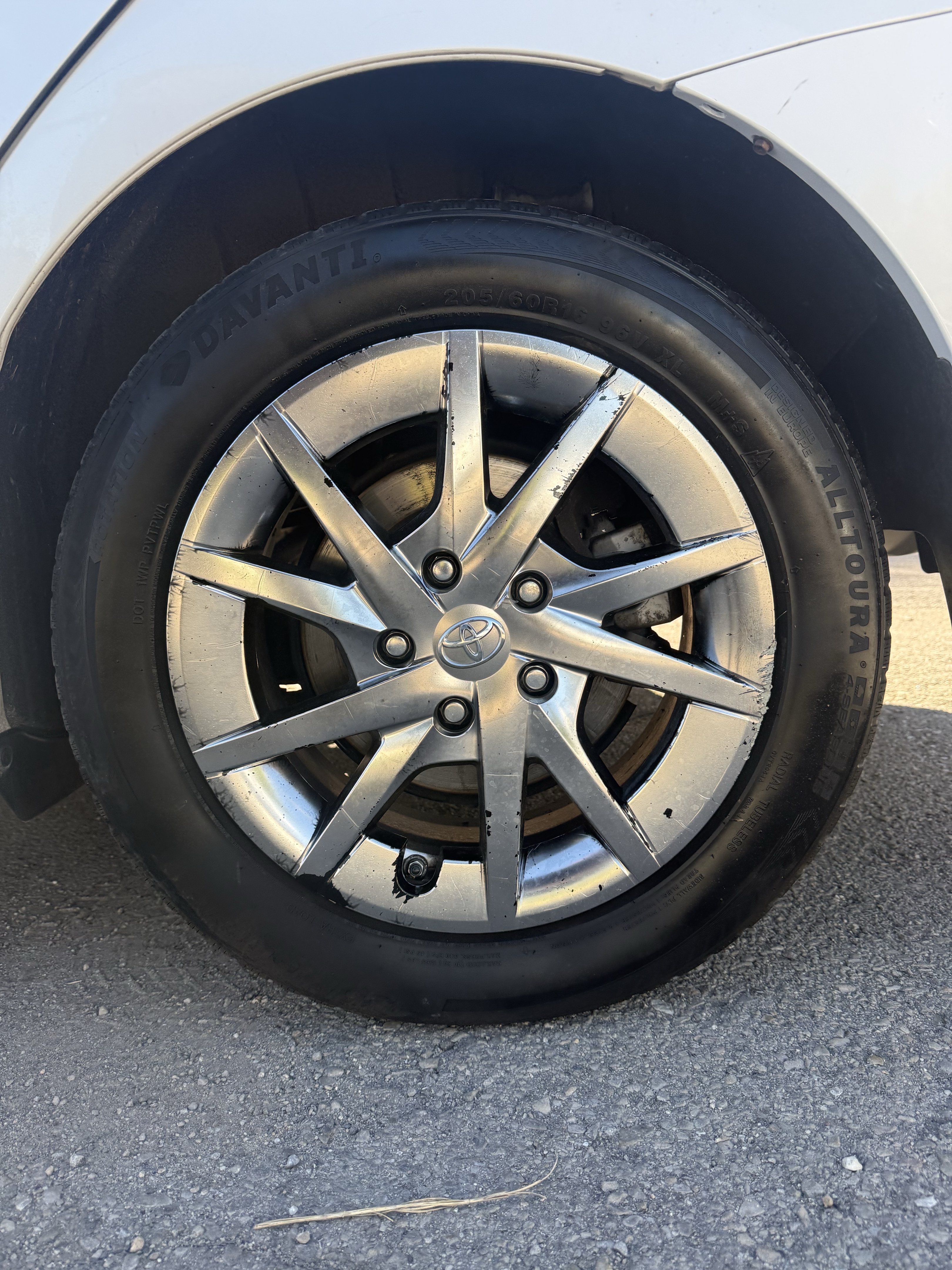 Used 2016 Toyota Prius V Three FWD image 9