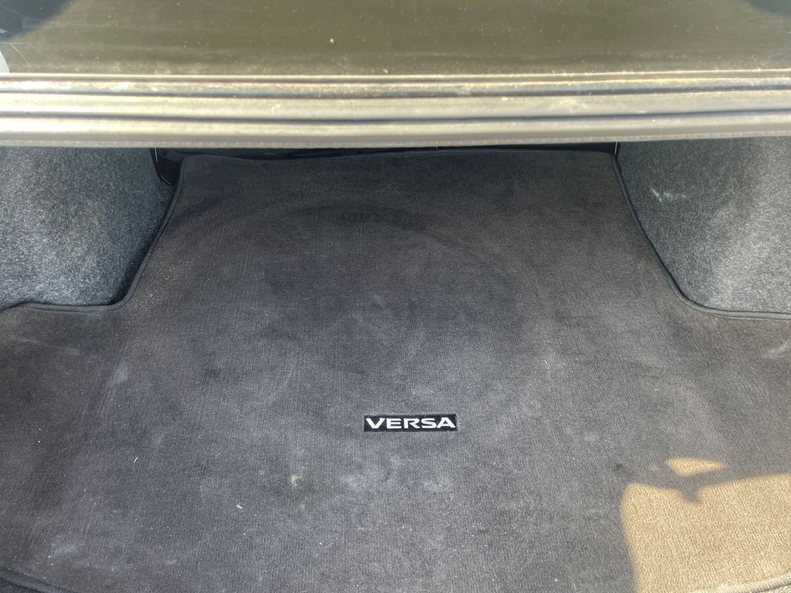 Used 2025 Nissan Versa SV FWD image 29