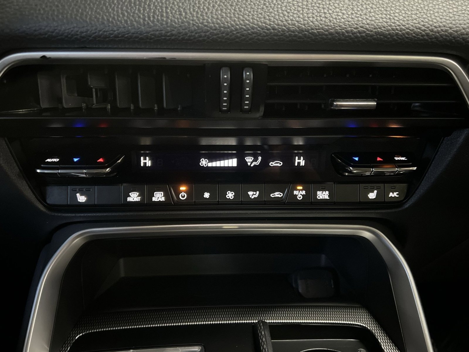 Used 2024 MAZDA CX-90 Plug-In Hybrid w/ Premium Pkg image 21