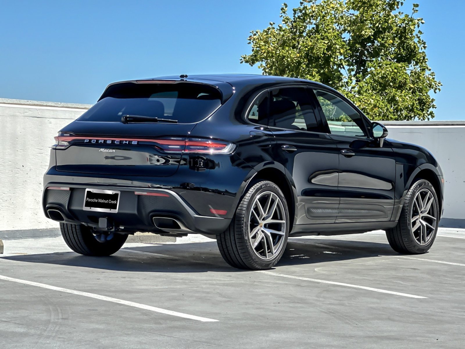 Certified 2026 Porsche Macan AWD/4WD image 9