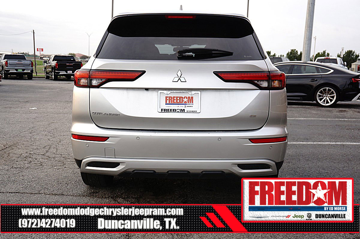Used 2024 Mitsubishi Outlander SE image 4
