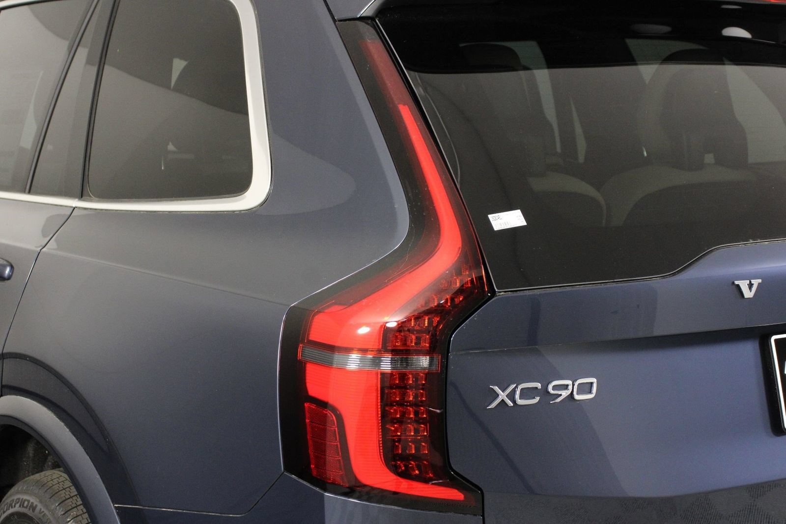 New 2026 Volvo XC90 T8 Plus w/ Protection Package Premier AWD/4WD image 15