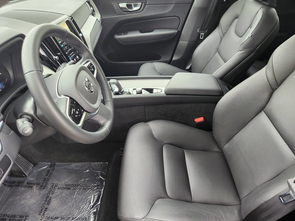 Used 2025 Volvo XC60 B5 Plus w/ Climate Package AWD/4WD image 4