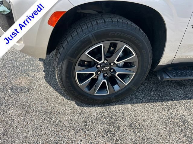 Used 2024 Chevrolet Tahoe Z71 w/ Luxury Package AWD/4WD image 10