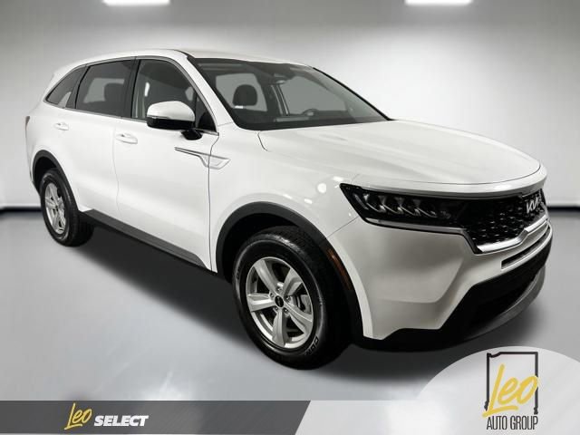 Used 2023 Kia Sorento LX image 4