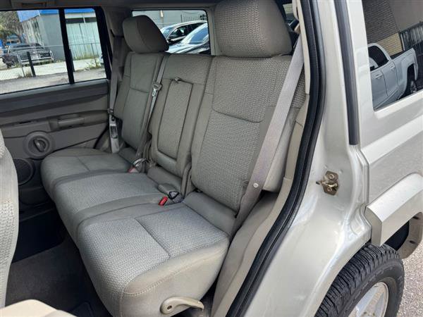 Used 2007 Jeep Commander Sport RWD image 17