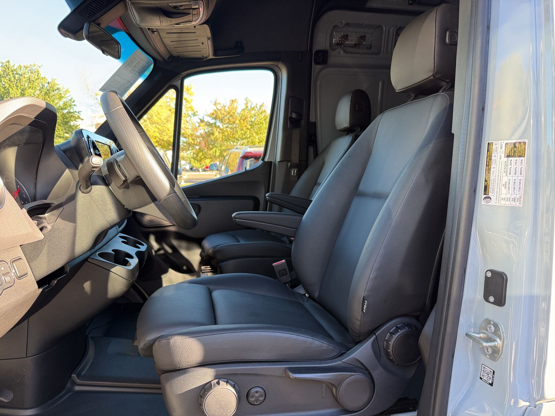 Used 2025 Mercedes-Benz Sprinter 2500 image 5