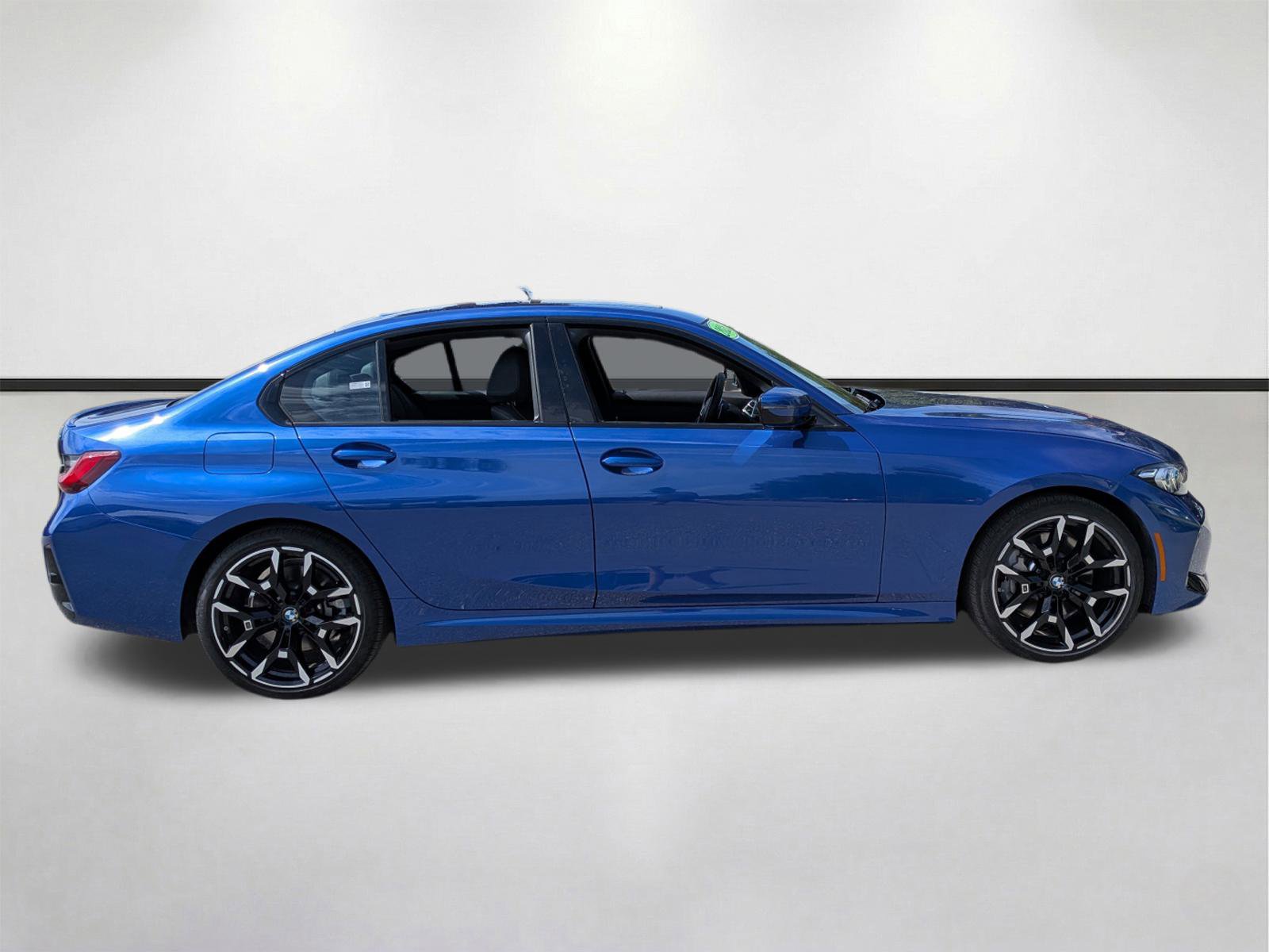 Used 2026 BMW 330i xDrive Sedan w/ M Sport Package AWD/4WD image 3