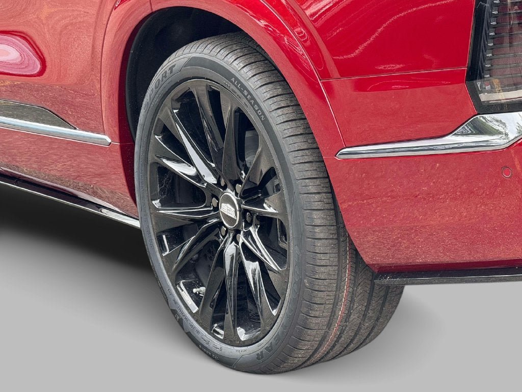 New 2027 Cadillac Vistiq Sport w/ LPO, Floor Liner Package AWD/4WD image 17