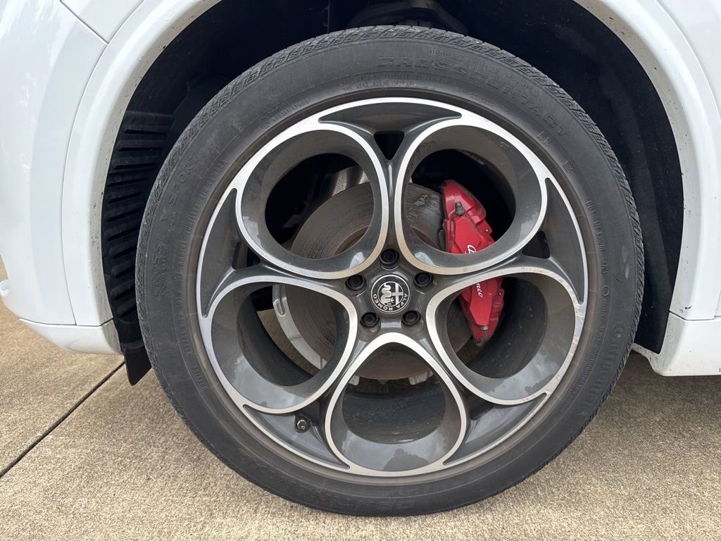 Used 2022 Alfa Romeo Stelvio Veloce image 20