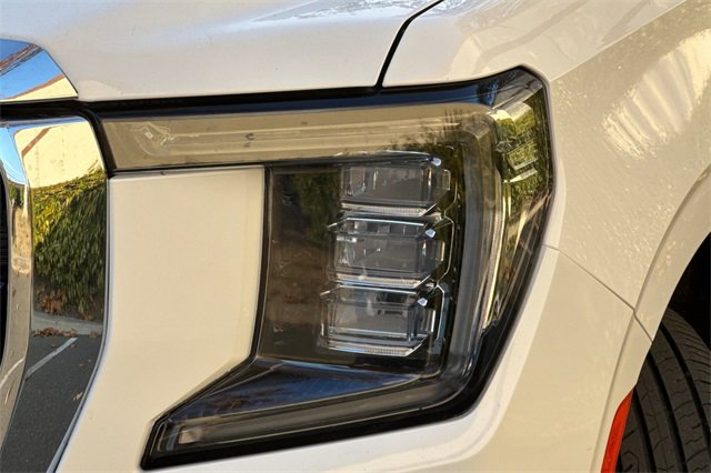 Used 2023 GMC Yukon SLT image 50