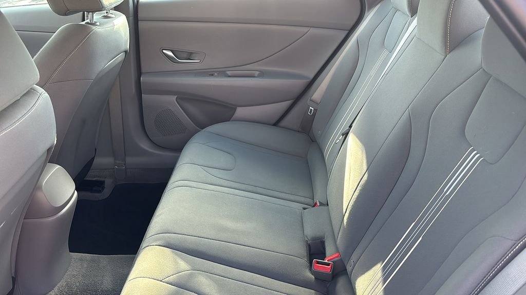 Used 2022 Hyundai Elantra Blue image 29