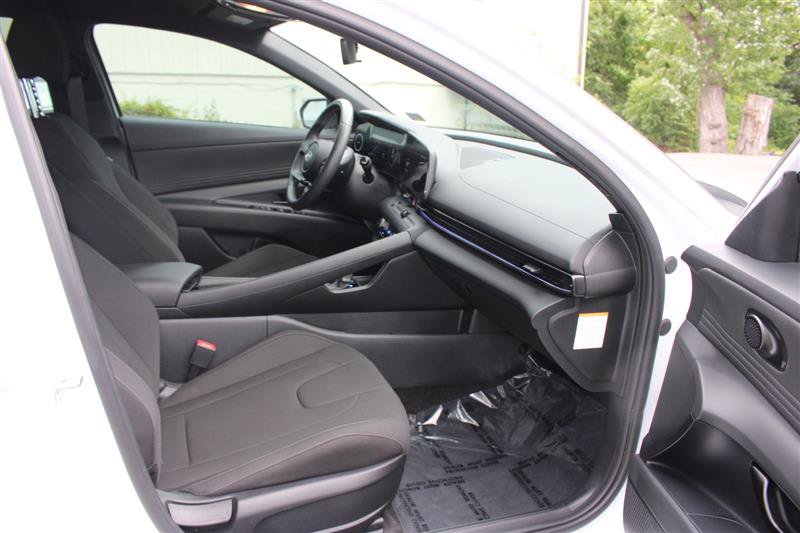 Used 2025 Hyundai Elantra SEL FWD image 9