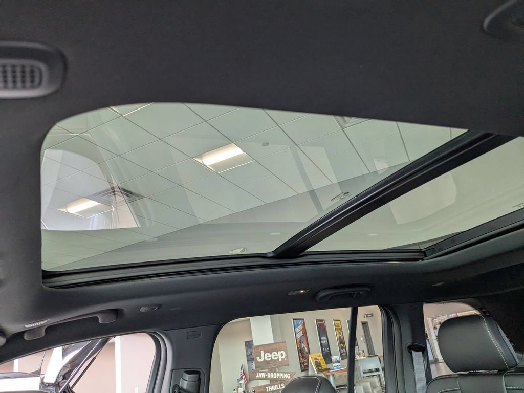 New 2027 Jeep Grand Cherokee Limited AWD/4WD image 25