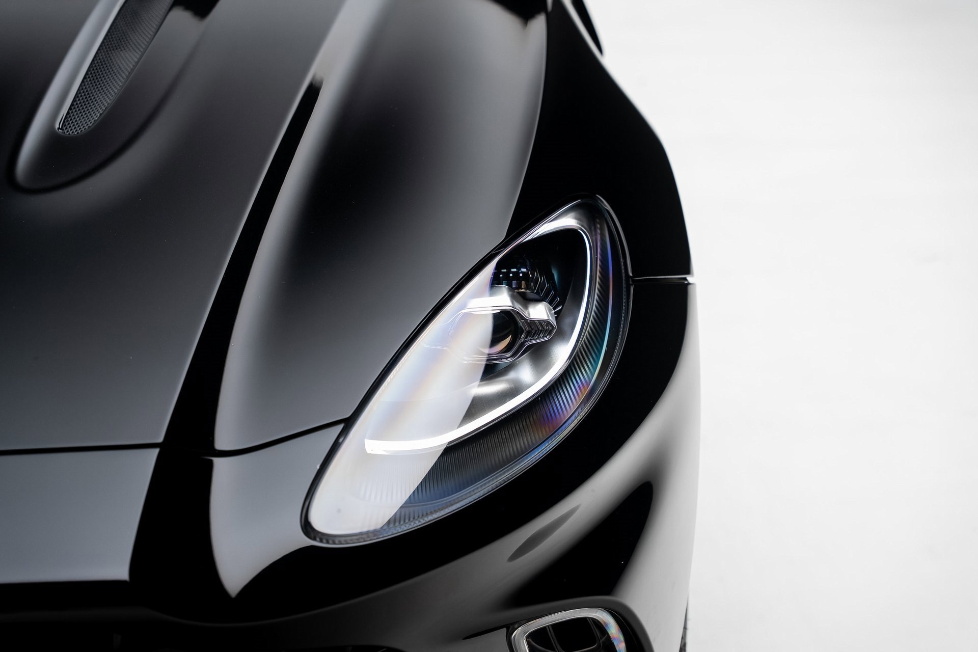 Used 2021 Aston Martin DBX image 10