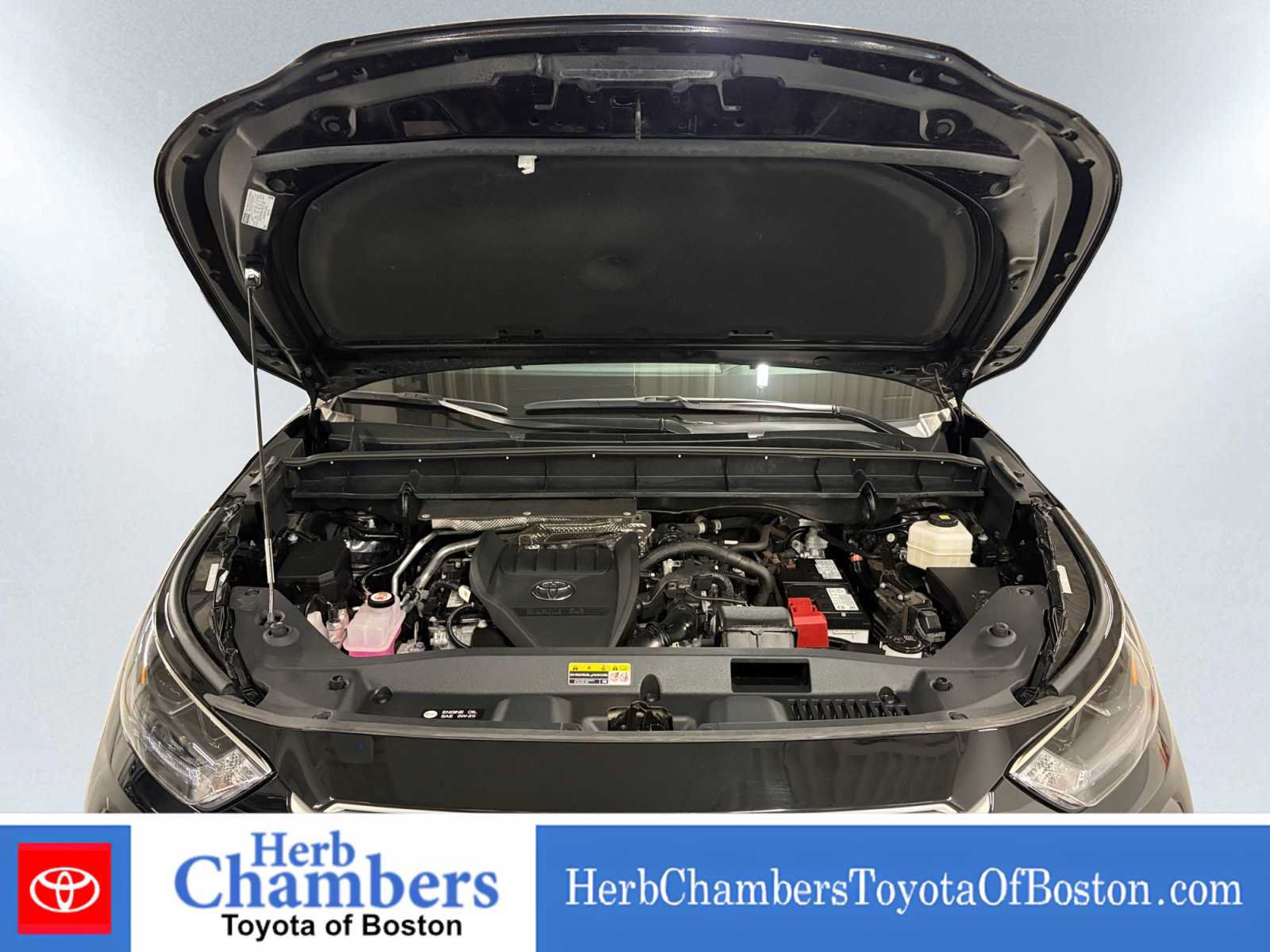 Used 2024 Toyota Highlander XLE AWD/4WD image 8