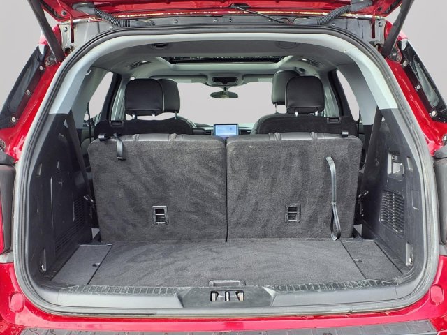 Used 2023 Ford Explorer XLT w/ Equipment Group 202A AWD/4WD image 17