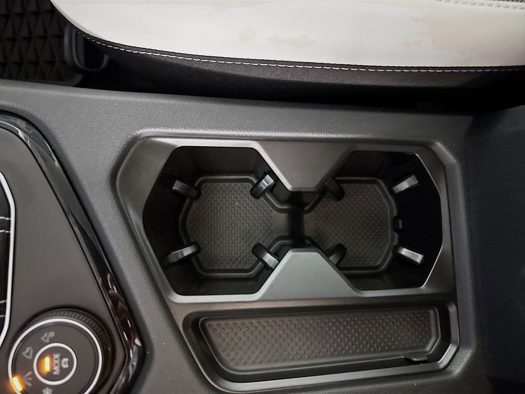 New 2025 Volkswagen Taos SE image 15