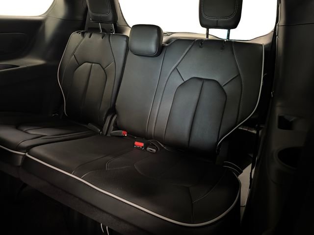 New 2026 Chrysler Pacifica Limited image 19