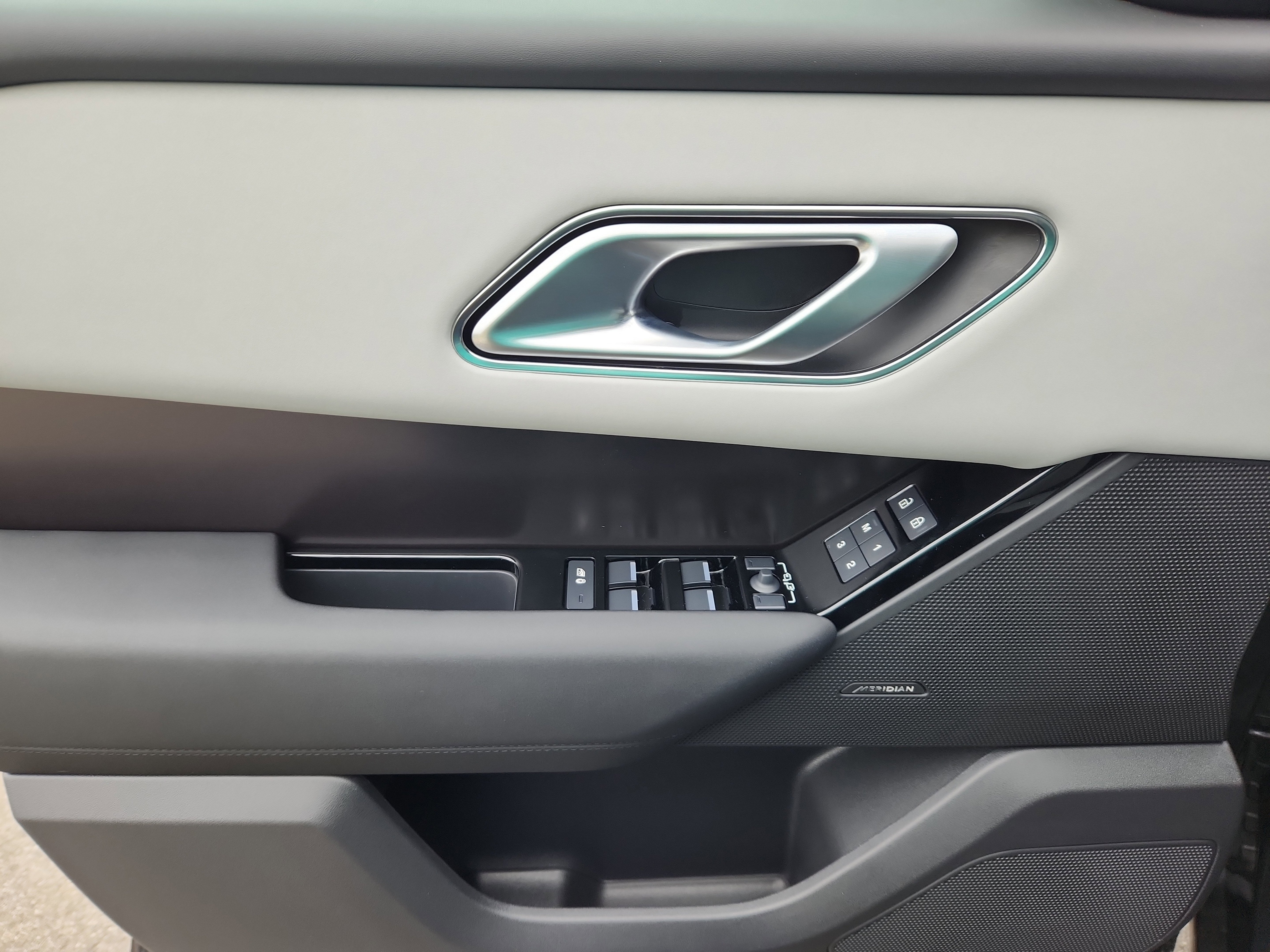 Used 2026 Land Rover Range Rover Velar Dynamic SE image 24